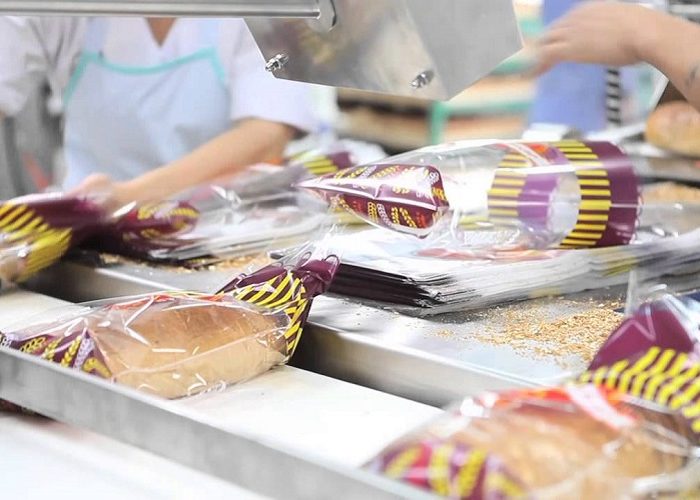 Bread cutting and packing job